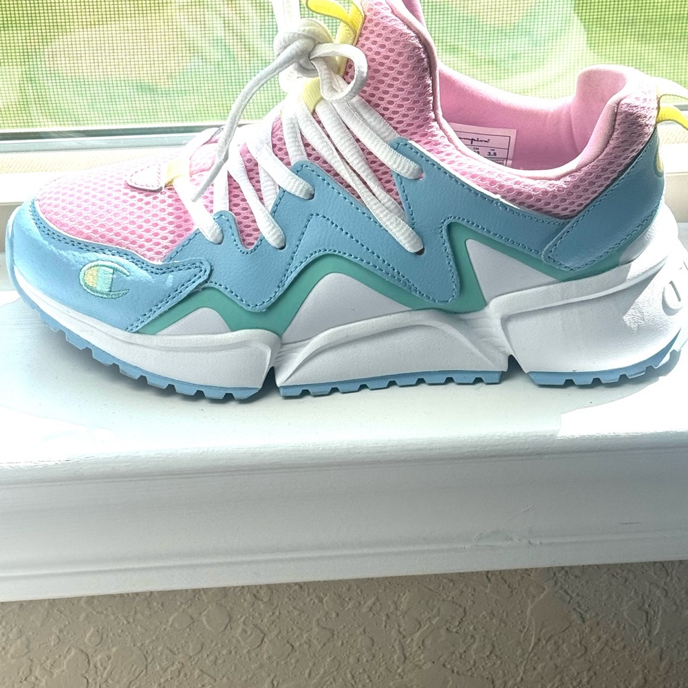 Like new worn twice Champion Sneakers W SZ 6 great fun colors